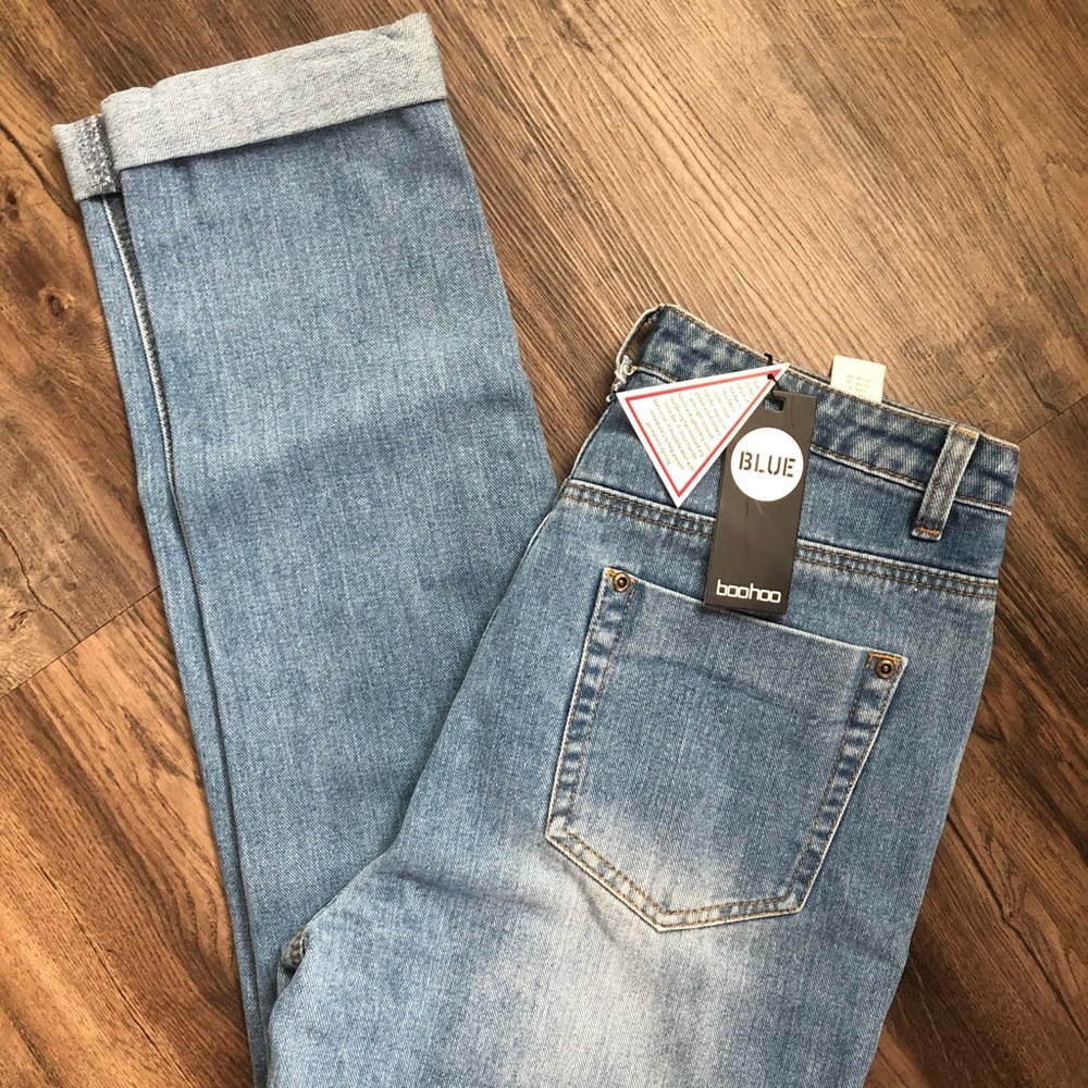 NWT Bohoo Distressed Mom Jeans